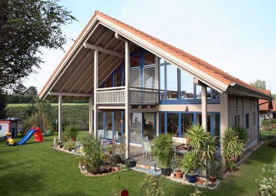 Einfamilienhaus mit vielen Glasflächen