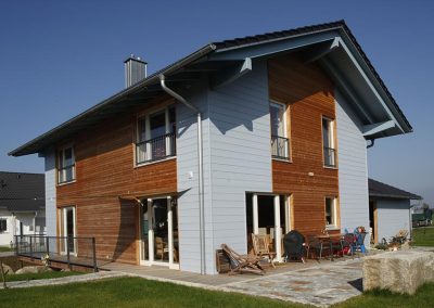 Holzhaus, zweifarbig