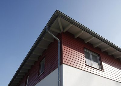 Erstes Stockwerk mit Holt verkleidet