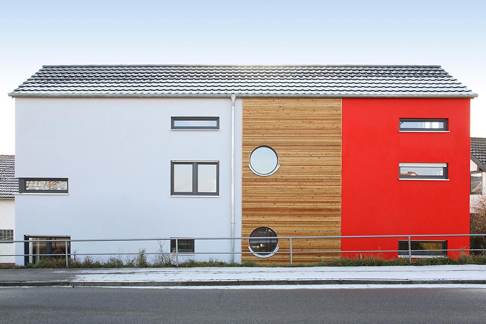 besonderes Stadthaus, runde Fenster, Holz besonderes Stadthaus, runde Fenster, Holz