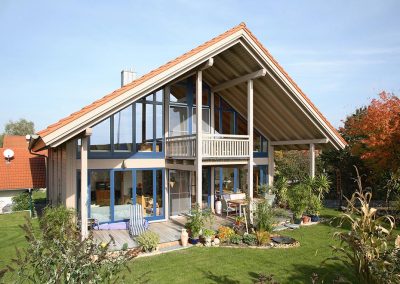 Holzhaus mit Glasfront