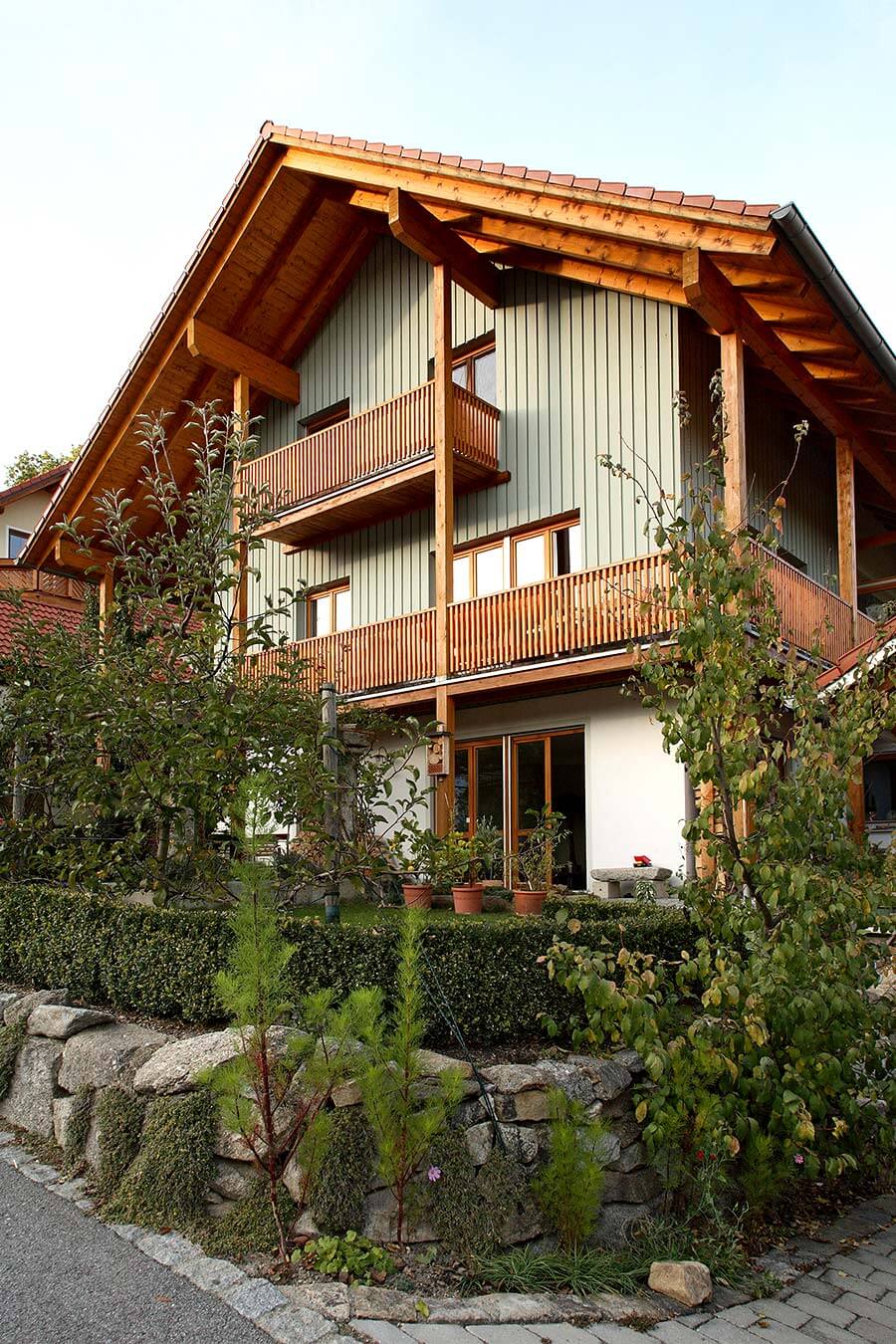Landhaus aus Holz, schlüsselfertig gebaut