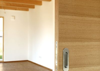 Holz-Schiebetür: Innenausbau im Holzhaus