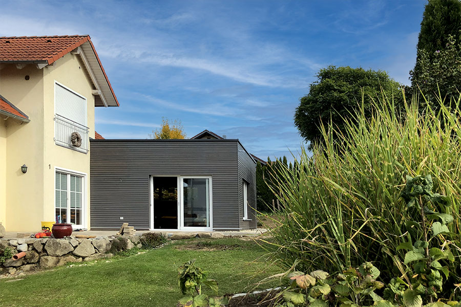 Anbau an Einfamlienhaus - Ansicht aus dem Garten Anbau an Einfamlienhaus - Ansicht aus dem Garten
