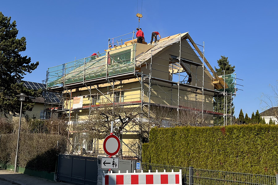 Sanierung und Dachaufstockung in Regensburg-Burgweinting